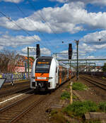 Zwei gekuppelte vierteilige Siemens Desiro HC 462 025 und 462 036 des RRX Rhein-Ruhr-Express (betrieben vom der National Express), fahren am 30.04.2023, als RRX RE 1 „NRW-Express“ 