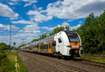   Zwei gekuppelte vierteilige Siemens Desiro HC (462 048 und 462 042) erreichen am 30.05.2020, als RE 5  Rhein-Express  (Koblenz Hbf – Wesel), den Bf.
