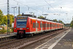 
Zwei gekuppete ET 425 (Langzug) der DB Regio erreichen am 15.09.2018, als RE 8  Rhein-Erft-Express  (Koblenz - Köln - Mönchengladbach), den Bahnhof Bonn-Beuel.