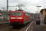 Ungewhnlich: 120 207-6 schiebt den RE 9 (Rhein-Sieg-Express) am 04.03.2012 vom Bahnhof Betzdorf/Sieg in Richtung Kln - Aachen.