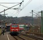 111 111-1 mit dem RE 9 (Rhein-Sieg-Express) Aachen - Kln - Siegen (Umlauf RE 10915) am 28.03.2013 bei der Einfahrt in den Bahnhof Betzdorf/Sieg. 

Eine freudlichen Gru nochmals an den Lokfhrer.