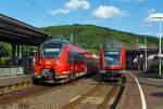 Zugbegegung im Bahnhof Betzdorf/Sieg am 19.08.2013:    Links 442 256 / 756 viertieliger Bombardier Talent 2 als RE 9 (rsx - Rhein-Sieg-Express) Siegen - Kln - Aachen und rechts der lokbespannte (mit