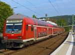Der RE 9 - Rhein-Sieg-Express (Siegen – Kln - Aachen), steuerwagenvoraus beim Halt am 23.08.2013 im Bahnhof Kirchen an der Sieg.