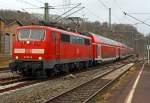 
Die 111 150-9 (91 80 6111 150-9 D-DB) der DB Regio NRW fhrt am 05.12.2014 mit dem RE 9 - Rhein Sieg Express (RSX) Aachen - Kln - Siegen in den Bahnhof Betzdorf/Sieg ein.  

Die Lok wurde 1980 bei Krauss-Maffei in Mnchen unter der Fabriknummer 19862 gebaut, der elektrische Teil ist von Siemens.