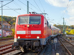   Die 111 191 (91 80 6111 191-3 D-DB) der DB Regio NRW erreicht am 29.10.2016, mit dem RE 9 - Rhein-Sieg-Express (Aachen – Köln - Siegen), den Bahnhof Betzdorf/Sieg.