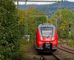 
Der Bombardier Talent 2 - 442 256 (94 80 0442 256-4 D-DB) der DB Regio NRW erreicht am 23.09.2017, als RE 9 - Rhein Sieg Express (RSX) Siegen - Köln - Aachen, den Bahnhof Kirchen an der Sieg. 

Nochmals einen freundlichen Gruß an den netten Tf zurück.