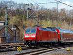 Die 146 003 (91 80 6146 003-9 D-DB) der DB Regio NRW schiebt am 02.04.2021, den RE 9 (rsx - Rhein-Sieg-Express) Siegen - Köln - Aachen, von Betzdorf (Sieg) weiter in Richtung Köln.
