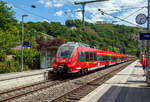 Zwei gekuppelte Bombardier Talent 2 (ein fünfteiliger und ein vierteiliger) der DB Regio NRW 442 254 / 442 754 haben am 12.06.2020, als RE 9 - Rhein Sieg Express (RSX) Aachen – Köln – Siegen, den Bahnhof Kirchen (Sieg) erreicht.