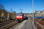 Die 146 003-9 (91 80 6146 003-9 D-DB) der DB Regio schiebt den RE 9 rsx - Rhein-Sieg-Express (Aachen – Köln – Siegen) am 18.03.2022 in den Bahnhof Kirchen (Sieg).