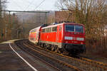 Die 111 168-1 (91 80 6111 168-1 D-DB) der DB Regio NRW schiebt den RE 9 rsx - Rhein-Sieg-Express (Siegen – Köln – Aachen) am 18.01.2023 durch Scheuerfeld (Sieg) in Richtung Köln.