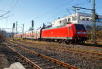 Die 146 003 (91 80 6146 003-9 D-DB) der DB Regio NRW fährt am 14.02.2023, mit dem RE 9 (rsx - Rhein-Sieg-Express) Aachen - Köln - Siegen, durch Niederschelden in Richtung Siegen.