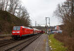 Die 146 003-9 (91 80 6146 003-9 D-DB) der DB Regio NRW rauscht am 17.03.2023, mit dem RE 9 (rsx - Rhein-Sieg-Express) Aachen - Köln - Siegen, durch Scheuerfeld (Sieg) in Richtung Siegen.