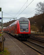 Steuerwagen voraus rauscht der RE 9 rsx - Rhein-Sieg-Express (Siegen – Köln – Aachen) am 17.03.2023 durch Scheuerfeld (Sieg) in Richtung Köln und grüßt dabei mit Licht
