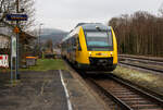 Der VT 260 (95 80 0648 160-9 D-HEB / 95 80 0648 660-8 D-HEB), ein Alstom Coradia LINT 41 der HLB (Hessische Landesbahn), erreicht am 30 Dezember 2024 (10:10 Uhr), als RB 96 „Hellertalbahn“