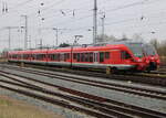 429 527-5 und Baby Hamster 442 508 abgestellt im Rostocker Hbf.07.04.2023