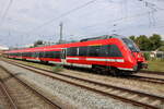 442 348 stand am Mittag als S1(Rostock-Warnemünde)im Rostocker Hbf.16.08.2024