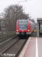 423 799 rollt in D�sseldorf-V�lklingerstrasse mit der S11 D�sseldorf Wehrhahn ein.