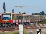 Eine Berliner S-Bahn am Berliner Ostbahnhof.