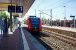 Zwei gekuppelte vierteilige modernisierte Elektro-Triebwagen der Baureihe 424/434 der S-Bahn Rheinland (ehemals S-Bahn K�ln), betrieben durch die DB Regio AG – NRW, erreichen am 12 August 2026,