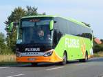 Setra 516 HD von Flixbus/Wricke Touristik aus Deutschland in Neubrandenburg.