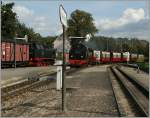 Mecklenburgische Baderbahn Molli/234242/die-99-2322-8-erreicht-mit-ihrem Die 99 2322-8 erreicht mit ihrem langen Zug Khlungsborn West.
20. Sept. 2012
