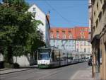 . Combino-Tram 843 f�hrt den Milchberg in Augsburg hinunter. 26.05.2012 (Matthias)