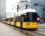 Straßenbahn / Stadtbahn; Berlin;    GT 6 ZO Nr.2236 von Bombardier Baujahr 2001 am Alexanderplatz in Berlin am 24.10.2019.