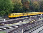 U-Bahn Berlin; A 3 64/66E Nr.515 von DWM Baujahr 1966 Typ 4x+4x TwZR in der Einfahrt Olympiagelände Berlin am 21.10.2019.