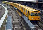 U-Bahn Berlin; A 3 L 92.1 Nr.610 von ABB Baujahr 1993 Typ 4x+4x TwZR bei der Station Olympiagelände Berlin am 21.10.2019.
