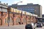U-Bahn Berlin, Linie U 1; Fahrzeug A3 L 71 Nr.670/671 von O&K Baujahr 1973 bei der Hst Warschauer Straße in Berlin am 30.09.2013.