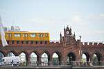 U-Bahn Berlin; linie U 1; Fahrzeug A 3 L 71 Nr. 678/679 von O&K, Baujahr 1973 auf der Oberbaumbrücke in Berlin am 30.09.2013.