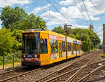   Der Triebwagen 9462 der SWB (Stadtwerke Bonn Verkehrs GmbH) erreicht am 30.05.2020, als Linie 62 nach Dottendorf, bald die Haltestelle Beuel Bahnhof.