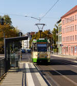 Der Triebwagen 184 der VBBr (Verkehrsbetriebe Brandenburg an der Havel GmbH), ein sechsachsiger Einrichtungs-Kurzgelenktriebwagen vom Typ Tatra KTNF6 (modernisierter und verl�ngerter Tatra KT4D),