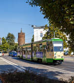 Der Triebwagen 172 der VBBr (Verkehrsbetriebe Brandenburg an der Havel GmbH), ein sechsachsiger Einrichtungs-Kurzgelenktriebwagen vom Typ Tatra KTNF6 (modernisierter und verl�ngerter Tatra KT4D), als