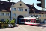 Straßenbahn / Stadt- und Überlandbahn-Verkehr; Freiburg/Breisgau;   GT 8 D-MN-Z Nr.247 von Düwag-ABB Baujahr 1994 bei der Station Dorfstraße in Freiburg Güntental, am 04.07.2019. Von dort geht eine Buslinie zur Talstation der Schauinsland-Seilbahn.