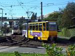 Stra�enbahn / Stadtverkehr; Gera;  KT NF8 Nr.353 von CKD Tatra Baujahr 1990 und KT4 DMC Nr.313 von CKD Tatra Baujahr 1982 bei der Hst Fu�g�ngerbr�cke in Gera am 29.09.2018.