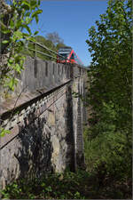 Ade Dieselloch am  badischen Triumphbogen .

644 036 auf dem Steinaviadukt zwischen Tiengen und Lauchringen. April 2026.