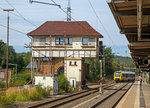 kbs-440-ruhr-sieg-strecke/518675/von-der-rothaarbahn-kbs-443-kommend 
Von der Rothaarbahn (KBS 443) kommend (rechts) fährt nun der VT 506  (95 80 1648 106-0 D-HEB / 95 80 1648 606-9 D-HEB), ein neuer Alstom Coradia LINT 41 der HLB (Hessische Landesbahn GmbH), auf die Ruhr-Sieg-Strecke (KBS 440) und erreicht nun auch somit den Bahnhof Kreuztal. Der LINT 41 fährt als RB 93 'Rothaarbahn' (Bad Berleburg - Kreuztal -Siegen - Betzdorf). 

Im Vordergrund das stillgelegte 1931 gebaute Reiterstellwerk Kreuztal Nord (Kn).