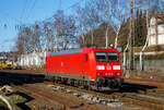 Die 185 176-6 (91 80 6185 176-5 D-DB) der DB Cargo Deutschland AG fährt am 13.02.2023 in Kreuztal aus der Abstellgruppe zum Rangierbahnhof.