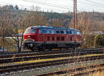 Die 218 155-0 (92 80 1218 155-0 D-NESA) der NeSA Eisenbahn-Betriebsgesellschaft Neckar-Schwarzwald-Alb mbH, ex DB 218 155-0, fährt am 20.02.2021 als Lz durch Siegen (Kaan-Marienborn) in Richtung
