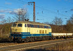 Die 218 447-1 (92 80 1218 447-1 D-RPRS) der Railsystems RP GmbH (Gotha) fährt am 27.02.2021, mit einem Bauzug (leere Flachwagen und GOTTWALD Gleisbauschienenkran GS 20.08 T) der Eiffage Rail,