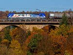 Die an die RTB Cargo - Rurtalbahn Cargo vermietete Siemens Vectron MS 193 565 (91 80 6193 565-9 D-ELOC) der ELL Germany GmbH (European Locomotive Leasing) fährt am 28.10.2021 mit einem langen