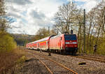 Gleich drauf (am 15.04.2018) kommt die 146 005-4 (91 80 6146 005-4 D-DB) der DB Regio NRW, mit dem RE 9 (rsx - Rhein-Sieg-Express) Aachen - Köln - Siegen, durch Betzdorf-Bruche und erreicht bald