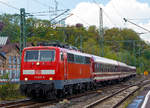   Die 111 037-8 (91 80 6111 037-8 D-DB) der DB Regio NRW fährt am 04.05.2019 mit dem  Flirt-Express  (UIC-X-Wagen bzw.