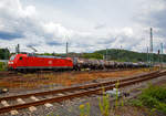   Die auch für die Schweiz zugelassene185 143-5 (91 80 6185 143-5 D-DB) der DB Cargo AG fährt am19.06.2020, mit einem gewaltig lagen Kesselwagenzug, durch Betzdorf (Sieg) in Richtung
