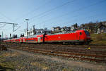 Die 146 005-4 (91 80 6146 005-4 D-DB) der DB Regio NRW schiebt den RE 9 (rsx - Rhein-Sieg-Express) Siegen - Köln – Aachen, am 01.04.2021durch Niederschelden in Richtung Betzdorf (Sieg).