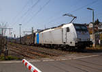 Die Railpool E 186 289-5 (91 80 6186 289-5 D-Rpool) fährt am 01.04.2021, mit einem GTS - Container-Zug über der Siegstrecke (KBS 460) durch Niederschelden in Richtung Siegen.