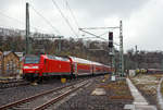 Der Schneeschauer ist vorüber, der nächste kommt aber recht bald....
Die 146 004-7 (91 80 6146 004-7 D-DB) der DB Regio NRW schiebt am 06.04.2021, den RE 9 (rsx - Rhein-Sieg-Express) Siegen - Köln - Aachen, von Betzdorf (Sieg) weiter in Richtung Köln.