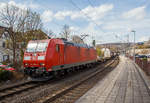 Die 185 200-3 (91 80 6185 200-3 D-DB) der DB Cargo AG fährt am 09.04.2021, mit einem KLV-Güterzug, durch den Bahnhof Kirchen/Sieg in Richtung Köln.