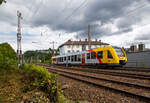 Der VT 504  (95 80 1648 104-5 D-HEB / 95 80 1648 604-4 D-HEB) ein Alstom Coradia LINT 41 der neuen Generation der HLB (Hessische Landesbahn GmbH) erreicht am 31.07.2021, als RB 95  Sieg-Dill-Bahn  Dillenburg – Siegen, nun bald den Zielbahnhof Siegen Hbf.
